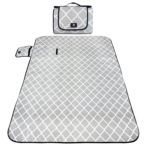 Best Picnic Blankets Waterproof & Extra Large Options Reviewed