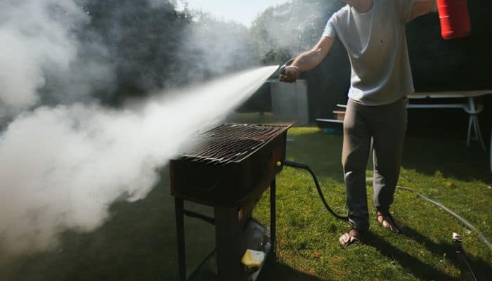 How to Put Out a Charcoal Grill